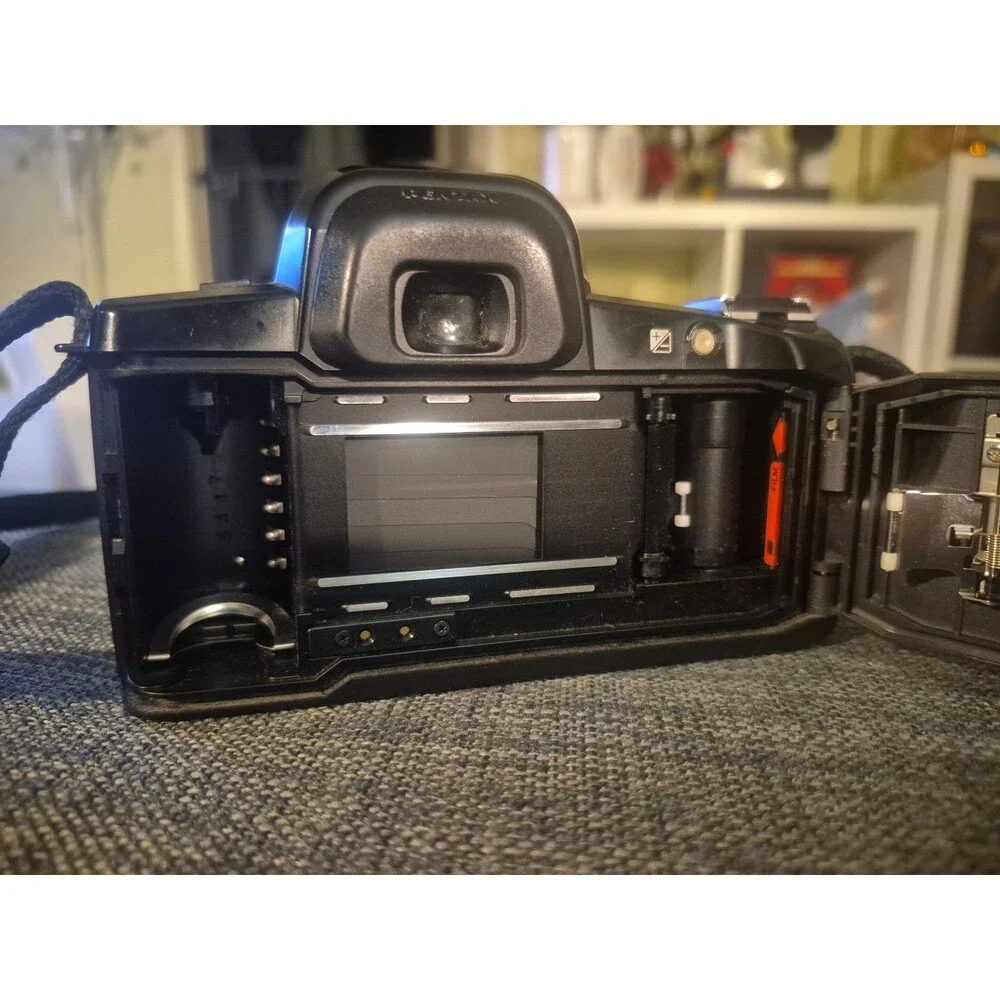 Pentax PZ10 35mm SLR film Camera w/ Strap + lense + old battery + Case- Untested